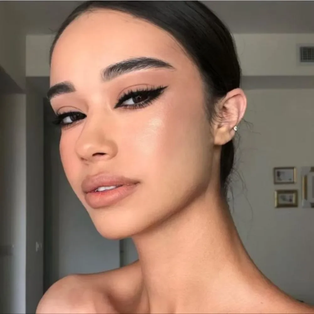 Bobbi Brown Luxe Matte Lipstick in Beige Dew